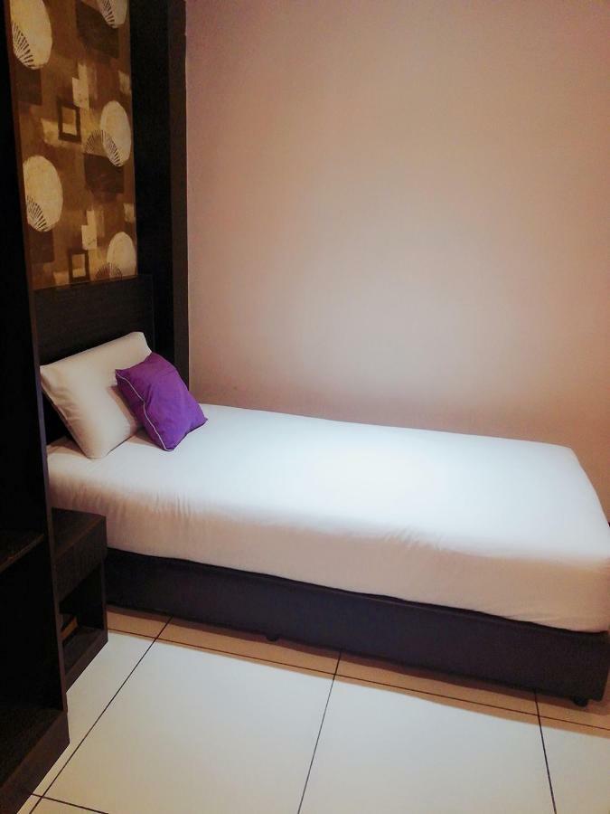 Remember Hotel Bukit Gambir Ngoại thất bức ảnh