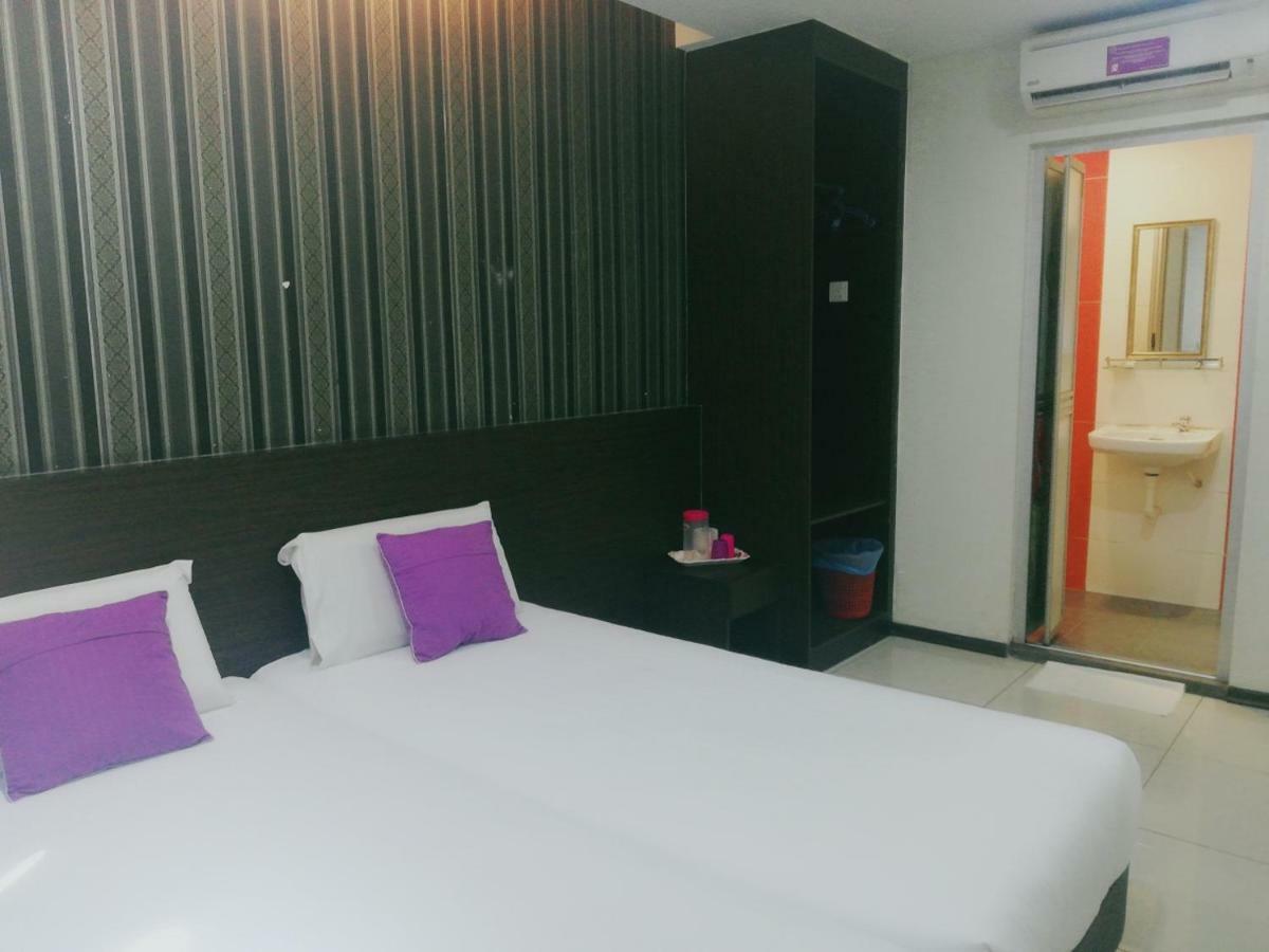 Remember Hotel Bukit Gambir Ngoại thất bức ảnh